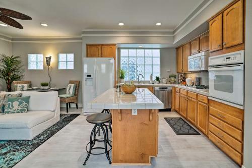 Luxe Home With Rooftop Patio Walk To Oceanside Beach