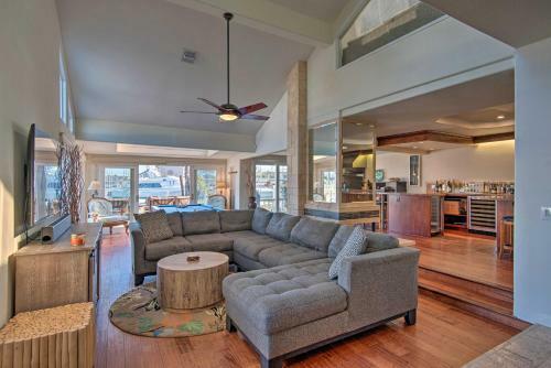 Luxurious Channel Island Harbor Home With Boat Dock!