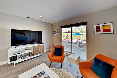 All-new Mountain-view Home - Private Pool & Spa Home