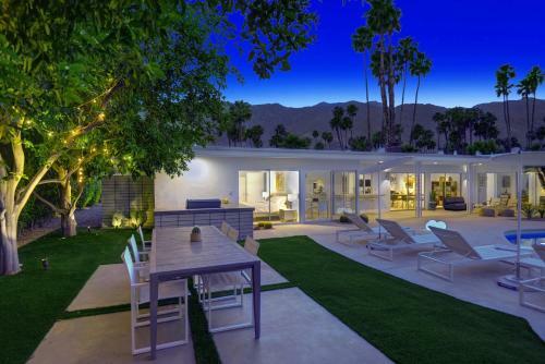 Canyon Oasis - Private Pool Home By Oranj Palm