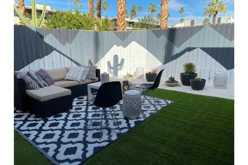 Ocotillo Art Bungalow By Oranj Palm