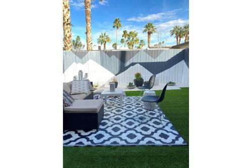 Ocotillo Art Bungalow By Oranj Palm