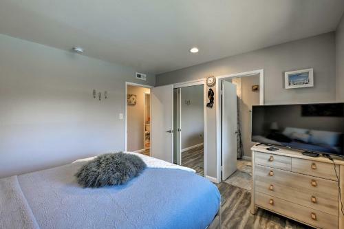 Updated Sacramento Home With Grill, Patio, And Pool!