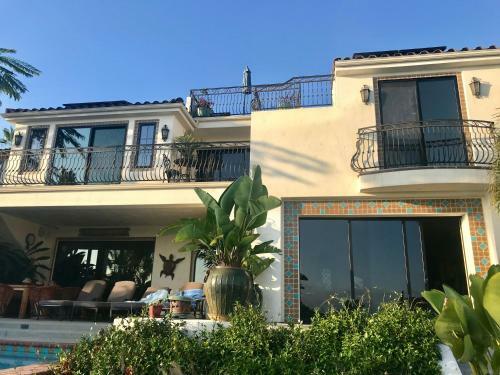 Hostal Spacious Guest House, Pool & Spa, Close To Beach!