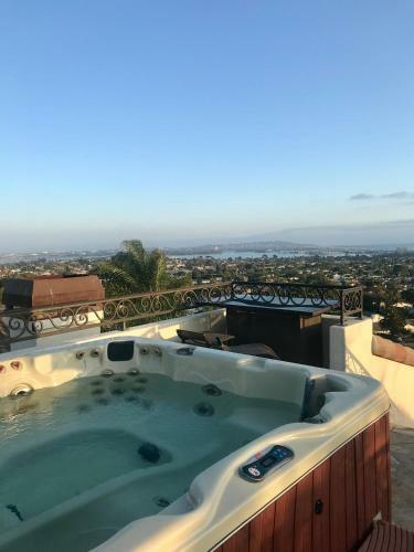 Hostal Spacious Guest House, Pool & Spa, Close To Beach!