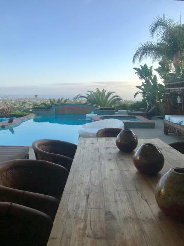 Hostal Spacious Guest House, Pool & Spa, Close To Beach!