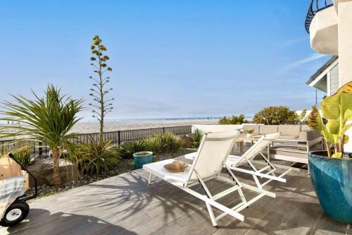 Shoreline - Spectacular Beachfront Abode W Fire Pit, Spa & Pool Table
