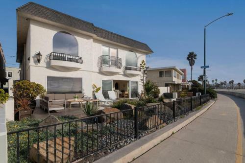 Shoreline - Spectacular Beachfront Abode W Fire Pit, Spa & Pool Table