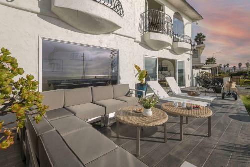 Shoreline - Spectacular Beachfront Abode W Fire Pit, Spa & Pool Table