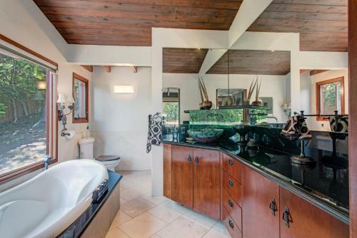 Del Mar Tree House - Views For Days, Perched Atop Del Mar! Home