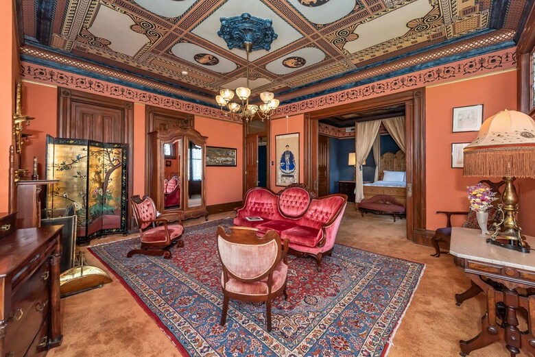 Chateau Tivoli Bed And Breakfast