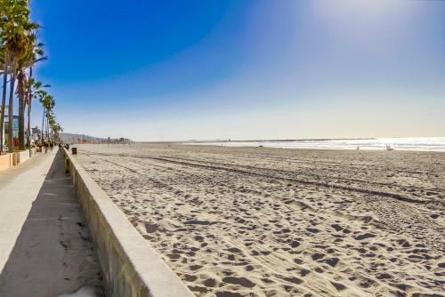 Steps To Ocean, Ac, 3 Parking, Dogs Ok