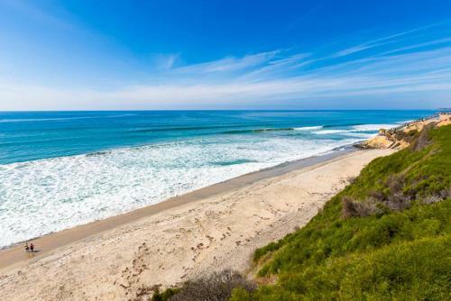 #747 - Del Mar Beach Club Retreat