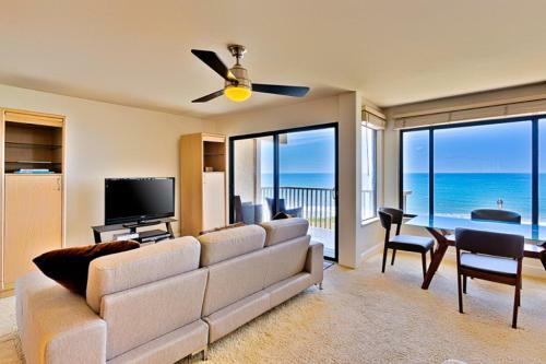 #747 - Del Mar Beach Club Retreat