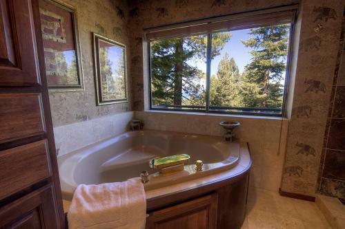 Heavenly Tree House By Lake Tahoe Accommodations