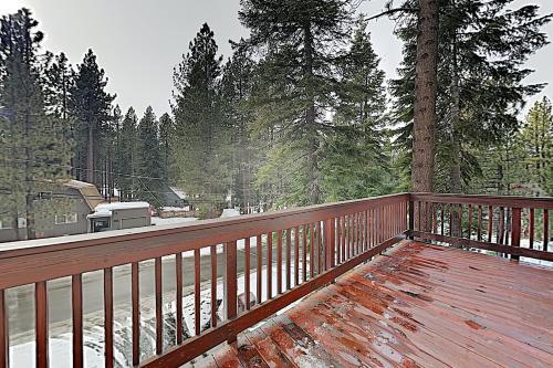 New Listing! Spacious Hideaway With Hot Tub Home