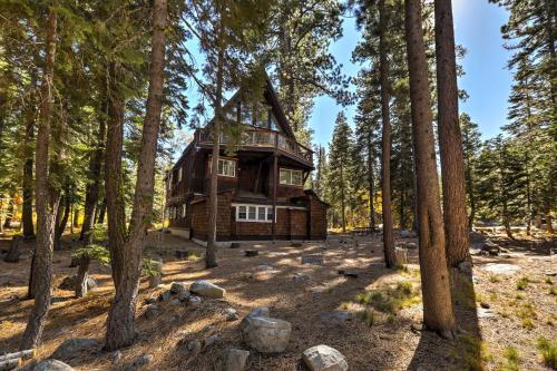 Gorgeous A-frame Cabin With Deck - 1 Mi To Lake Tahoe