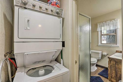 Lakefront Living With On-site Beach 8 Mi To Ski