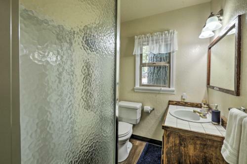 Lakefront Living With On-site Beach 8 Mi To Ski