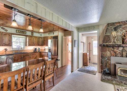 Fairway Vacation Rental Cabin