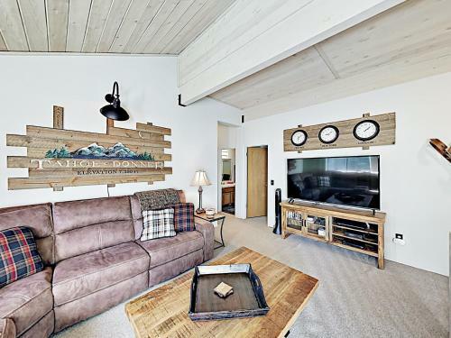New Listing! Modern Cabin With Pool & Private Garage Home