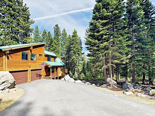 New Listing! Modern Cabin With Pool & Private Garage Home