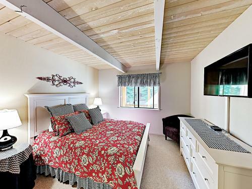 New Listing! Modern Cabin With Pool & Private Garage Home