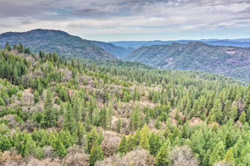 Pet-friendly Mtn Home With Deck, 3 Mi To Hiking