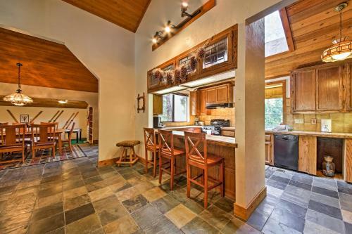 Wrightwood House With Fire Pit - Hike And Ski Nearby!