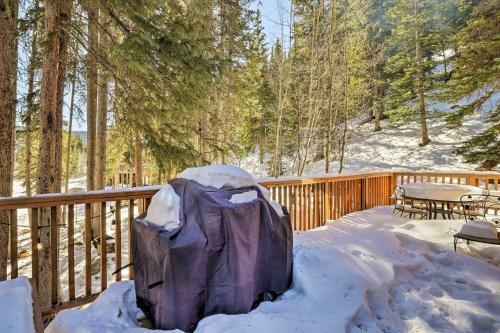 Alma Cloud 9 Cabin With Fireplace And Wooded Views!