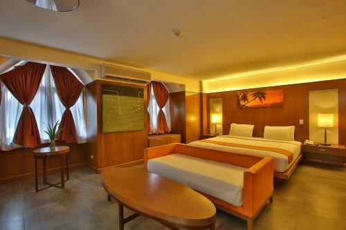 Hotel Crown Regency Beach Resort