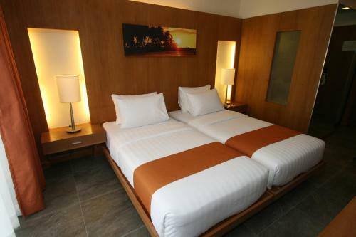 Hotel Crown Regency Beach Resort