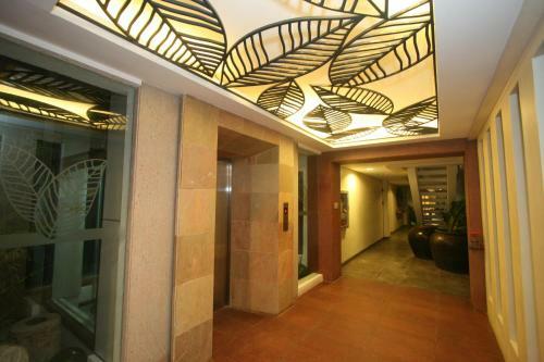 Hotel Crown Regency Beach Resort