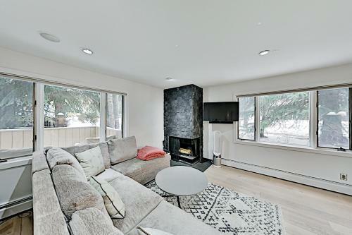 Apartamento Upscale West End Hideaway - Walk To Downtown Condo