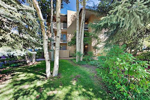 Apartamento Upscale West End Hideaway - Walk To Downtown Condo