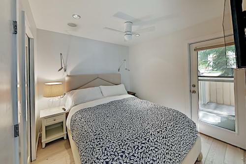 Apartamento Upscale West End Hideaway - Walk To Downtown Condo