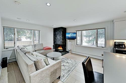 Apartamento Upscale West End Hideaway - Walk To Downtown Condo