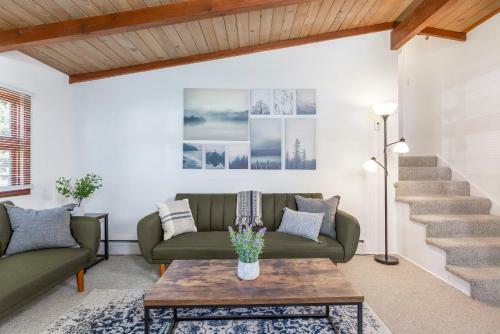 Updated, Spacious & Customizable 2 Br - Bbq, Backyard, Walk To Everything!