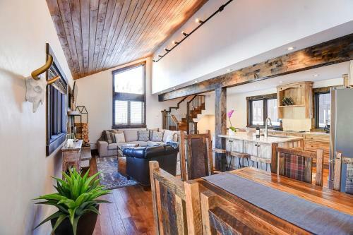 Stunning, Remodeled Ski Home In Perfect Location!