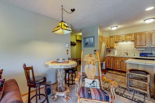 Woods Manor 101a
