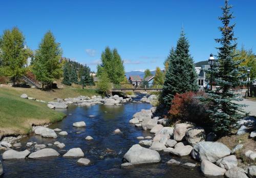 New Listing! Blue River Gem With Mountain-view Deck Home
