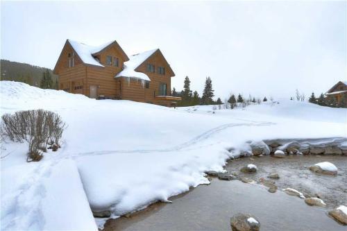 Breckenridge Riverfront Home Sleeps 22 Hot Tub