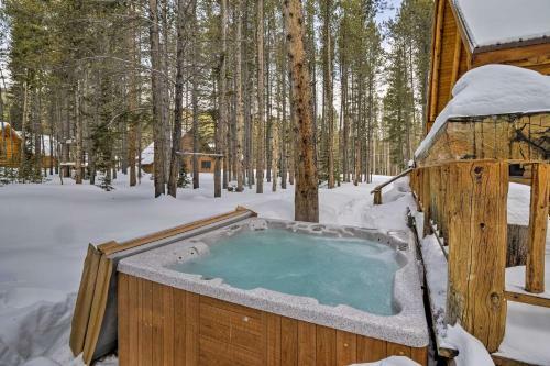 Quintessential Breckenridge Cabin With Hot Tub!
