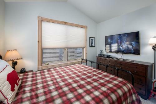 Woods Red Oak Townhome Hot Tub Sleeps 11