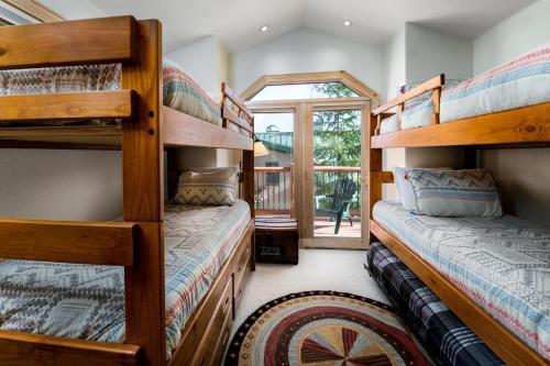 Woods Red Oak Townhome Hot Tub Sleeps 11
