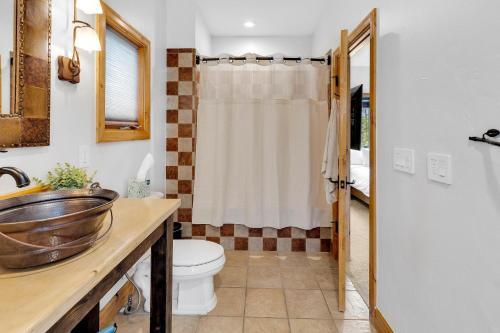 Majestic Lodge Retreat Amenities Views