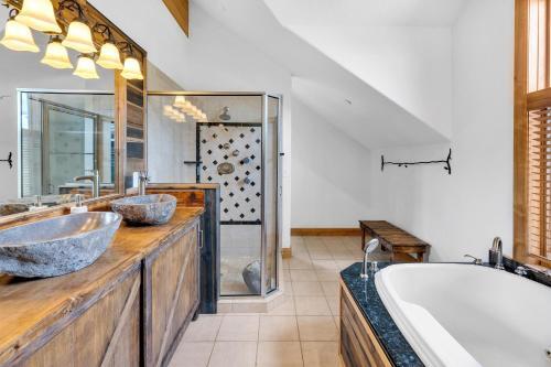 Majestic Lodge Retreat Amenities Views