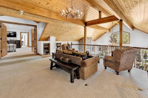 Majestic Lodge Retreat Amenities Views