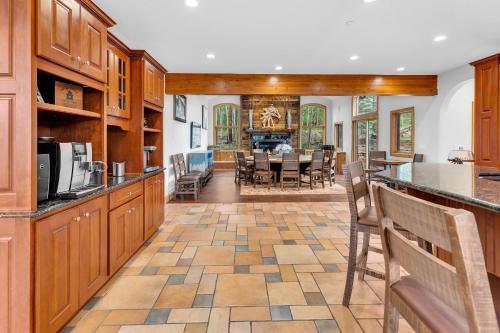 Majestic Lodge Retreat Amenities Views