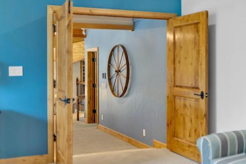 Majestic Lodge Retreat Amenities Views